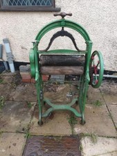 A LOVELY ANTIQUE EAST LONDON