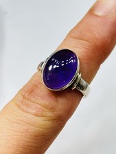 Silver and deep purple amethyst cabochon ring UK size M