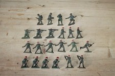 CRESCENT TOYS VINTAGE 1/32 SCALE JOB LOT OF BRITISH RED BERET SOLDIERS