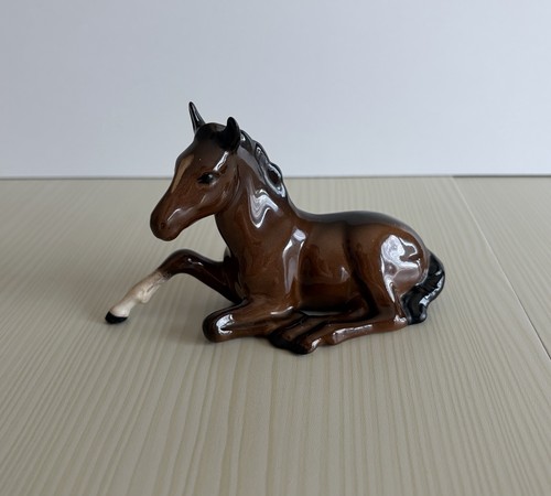 Small chestnut brown - small, horse