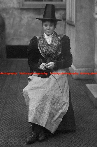 F014190 woman traditional - f014190,