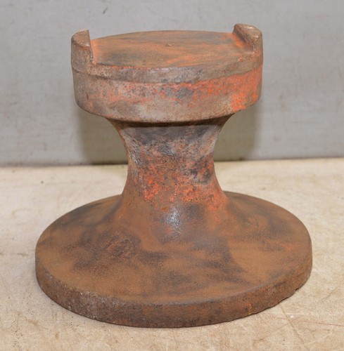 Cast iron vise or anvil - lb,