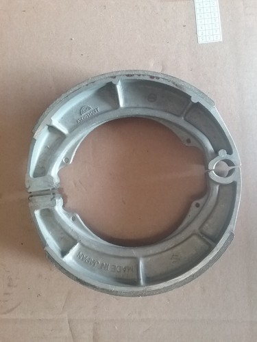 Suzuki t500 brake shoes rear - suzuki,