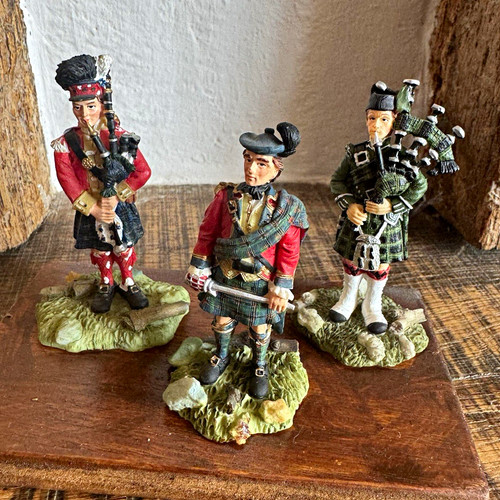 Scottish highlander bagpiper - highlander,