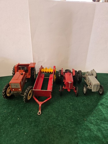 Vintage britains tractors - 1/32,