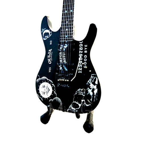 Miniature guitar kirk hammett - kirk,