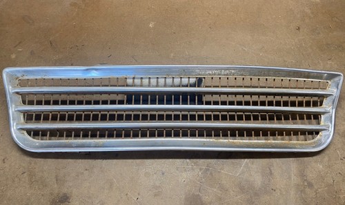 Datsun roadster 1600 grille - 1600,