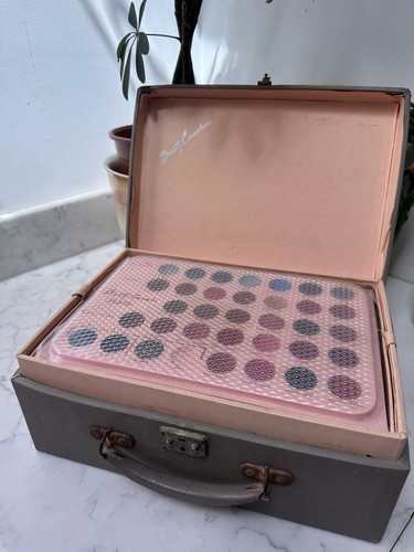 Vintage saleswomens make - vintage,