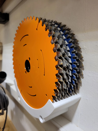Circular saw blade holder - blade,