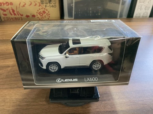 Kyosho lexus lx600 43 - lexus,