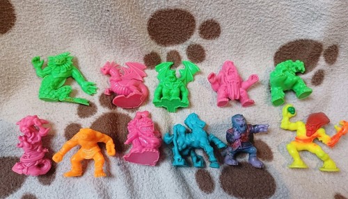 Retro vintage 1990s - vintage, monster