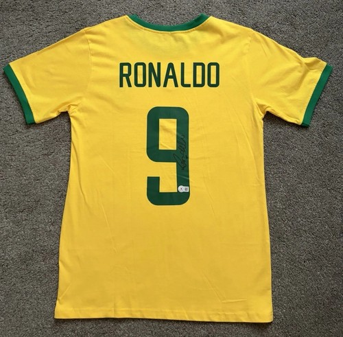 Ronaldo nazario signed - r9,