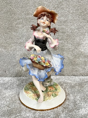 Vintage galos girl - vintage, ornament