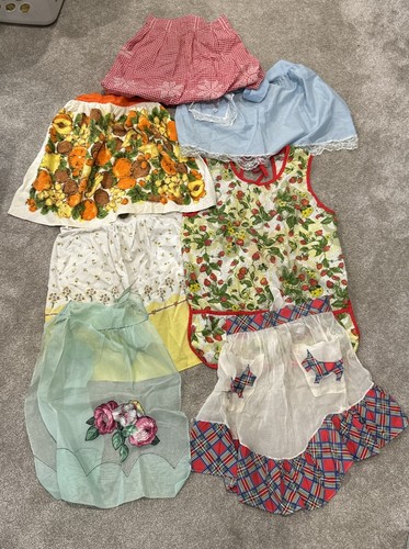 Lot vtg kitchen aprons - lot,