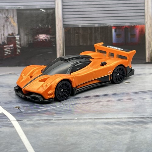 Hot wheels pagani - hot, r