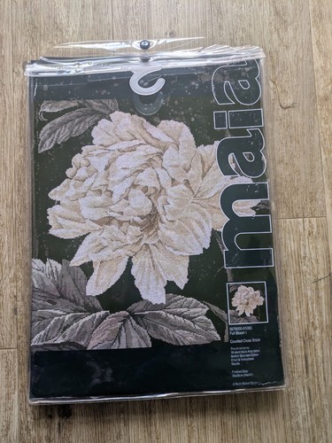 Maia full bloom - black, cross