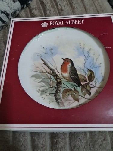 Royal albert robin - -, –
