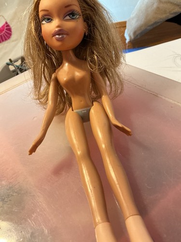 Mga bratz step out - out, jasmin
