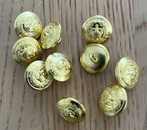 Golden buttons wreathed - x,