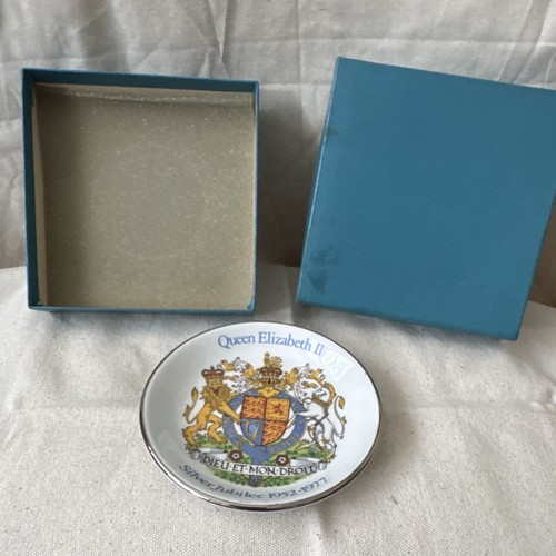 Wood sons queen elizabeth - &,
