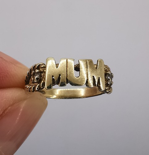 9ct gold mum ring - size, o