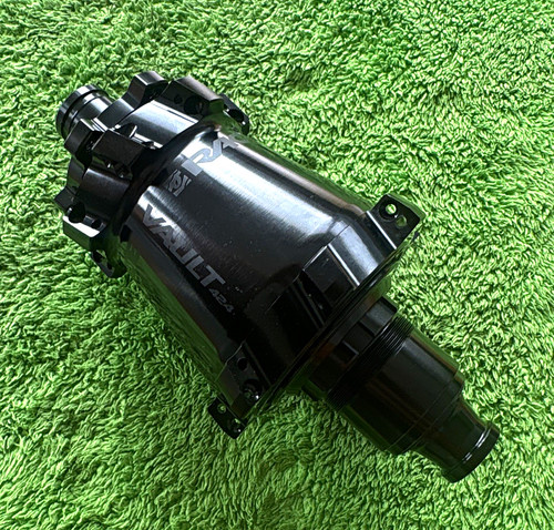 Raceface vault 424 - rear, hub