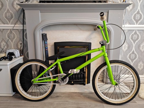 Custom lime green - lime, white