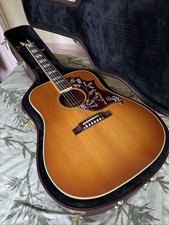 Gibson Hummingbird Standard Heritage Cherry Sunburst with pickup