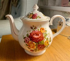 English China Roses Vintage 4 Cup Teapot - Perfect Condition