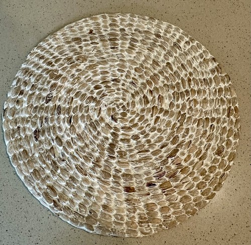 Whitewashed round wicker - whitewashed,
