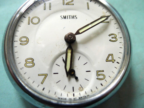 Smiths white dialed - white,