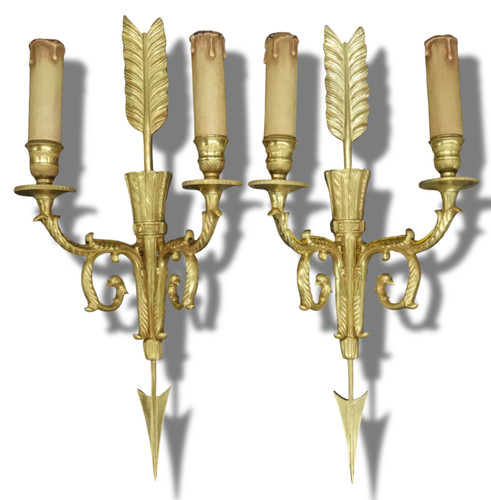 Large pair wall - wall, arrow