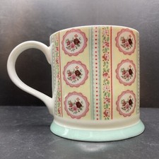 Queens Classic Cameo Bouquet