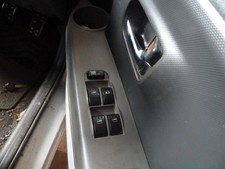 daihatsu sirion drivers door