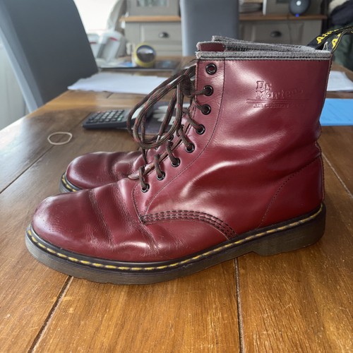 Martens airwair hole - 8,