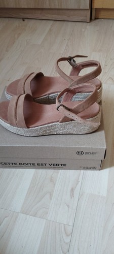 New clarks sandal beige - new,