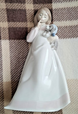 Lladro Nao #1478 "And Now To Bed" girl with  Brand New Original Box