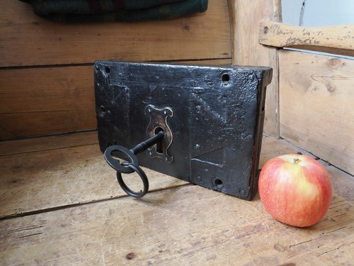 Early english door rim lock - english,