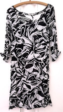 MARKS & SPENCER.  BLACK/WHITE PRINT SHEER CRINKLE KAFTAN. 3/4 SLEEVES.  SIZE 12