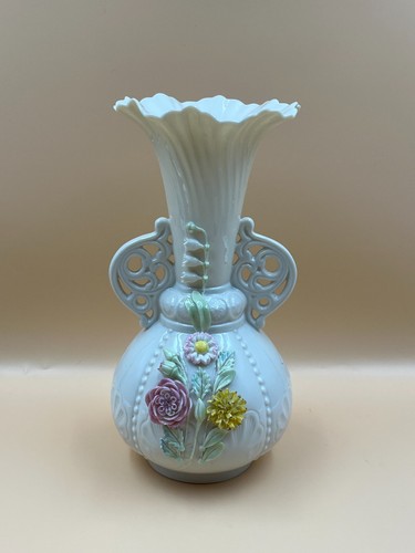 Beautiful belleek vase - belleek, vase,