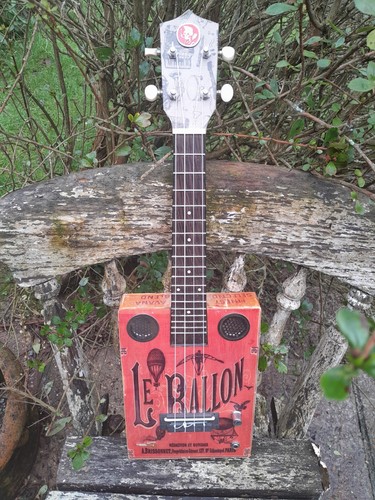 Vintage cigar box guitar - cigar,