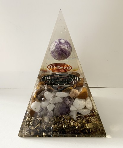 Crystal gem pyramid - gem, meditation
