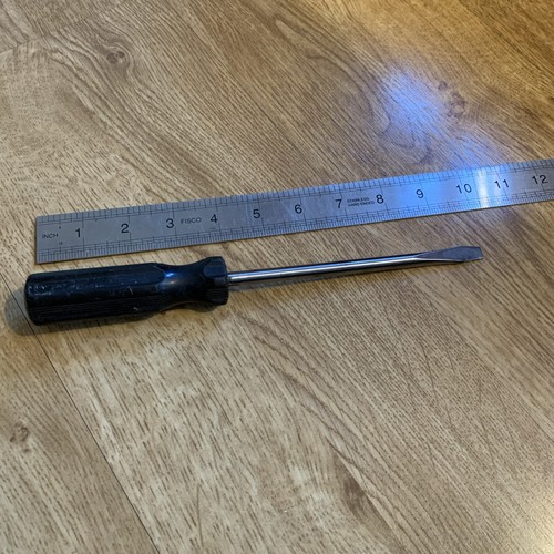 Flat bladed screwdriver - flat,