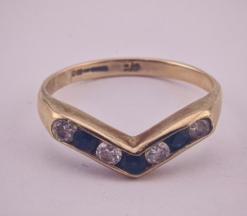 Ladies 9ct gold sapphire - 9ct, cz