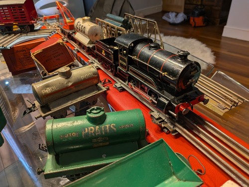 Clockwork hornby train set - clockwork,