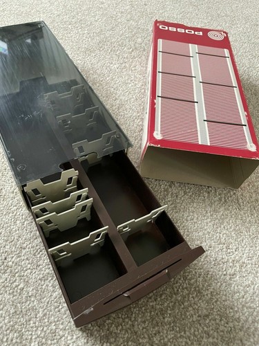 Slide projector slide storage