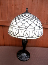 TIFFANY STYLE TABLE LAMP: METAL BASE 23 INS HEIGHT  EX CONDITION FULLY WORKING