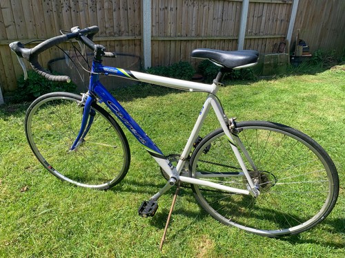 Carrera valour road bike - valour, bike.
