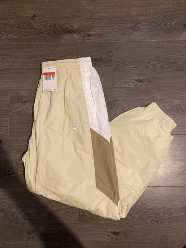 Bnwt nike beige - beige, shell