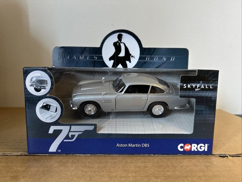 Corgi cc04310 james - james, 007